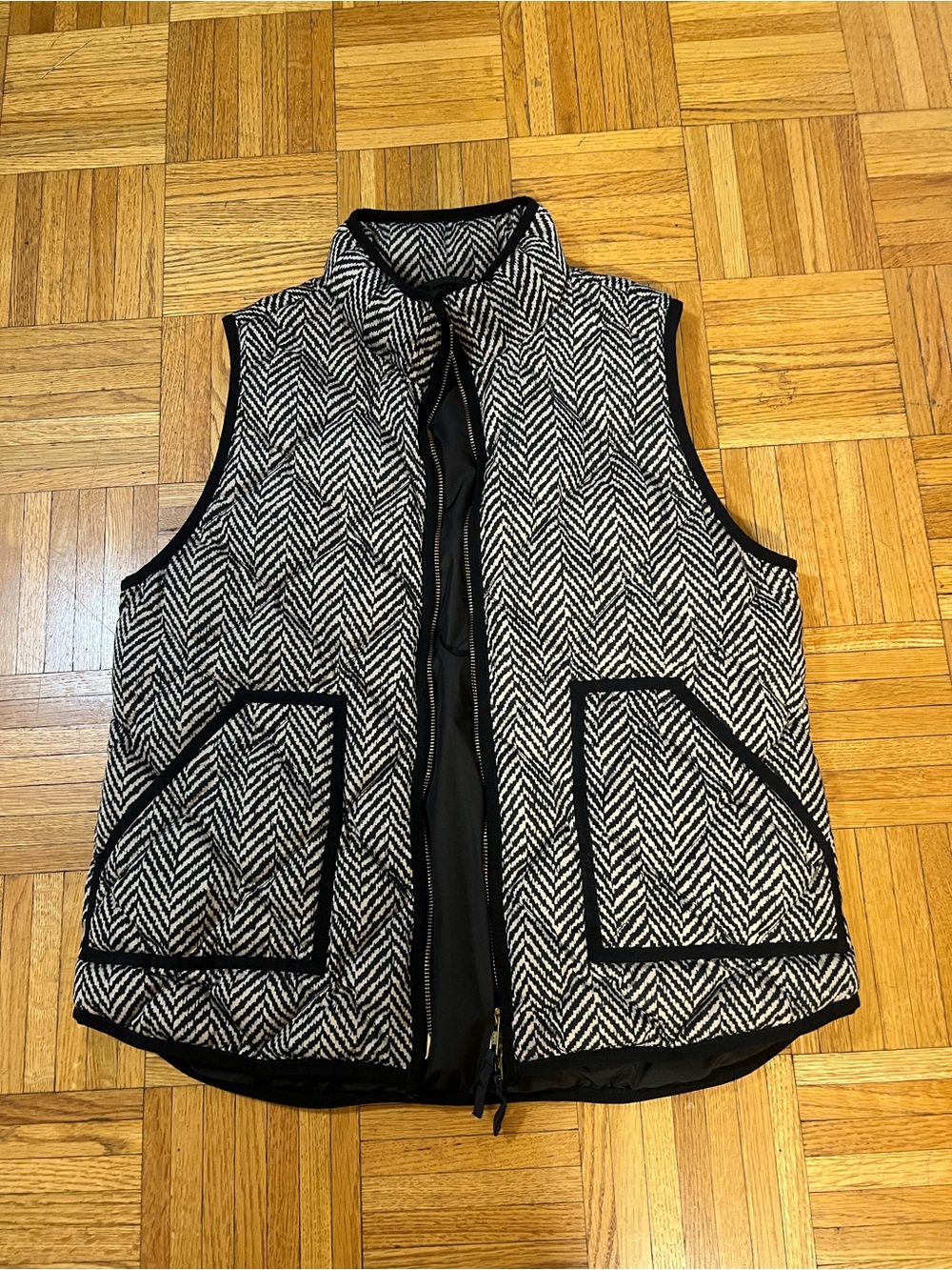 Preppy Sporty Mom J. Crew Black & White Herringbone Quilted Vest size Large